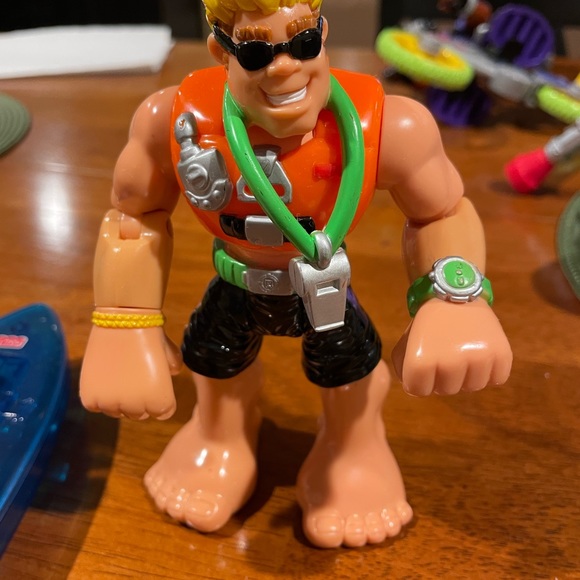 Vintage !999 Rescue Hero, Sandy Beach, Lifeguard with all of his accessories - Picture 3 of 6